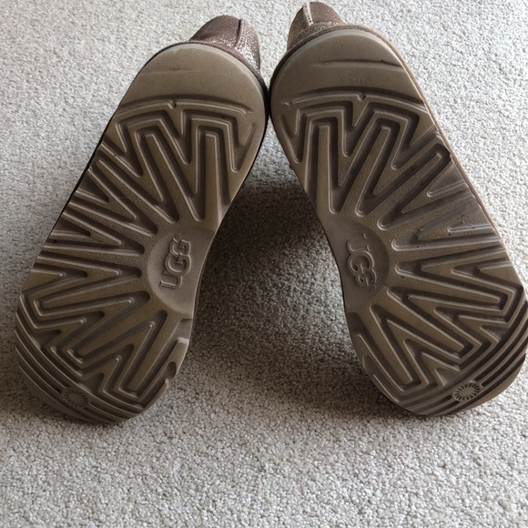 UGG Girl’s Short Gold Glitter Boots - Picture 6 of 7